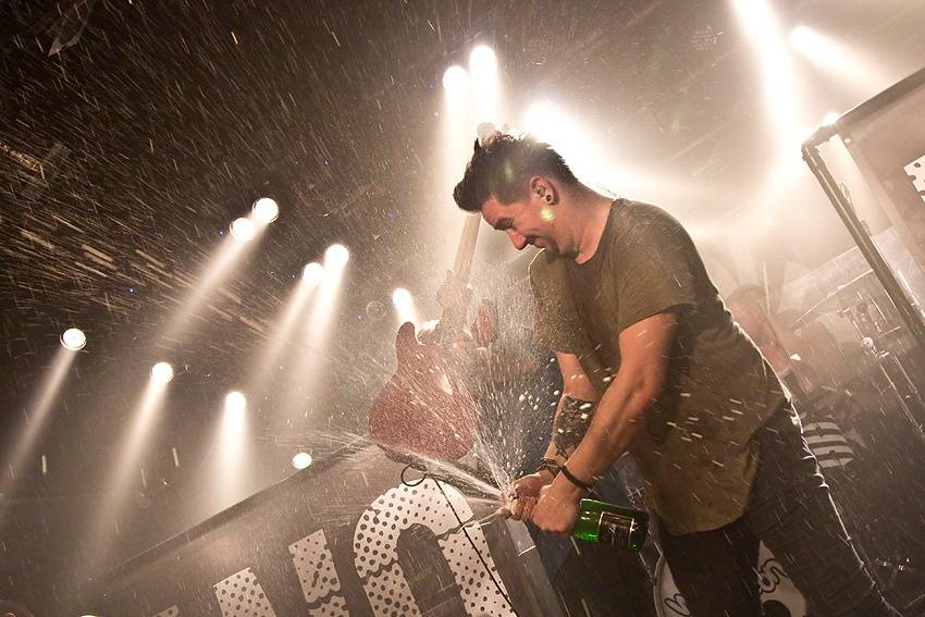 Pokřtěno! We On The Moon oslavili novou desku s fanoušky v Brně