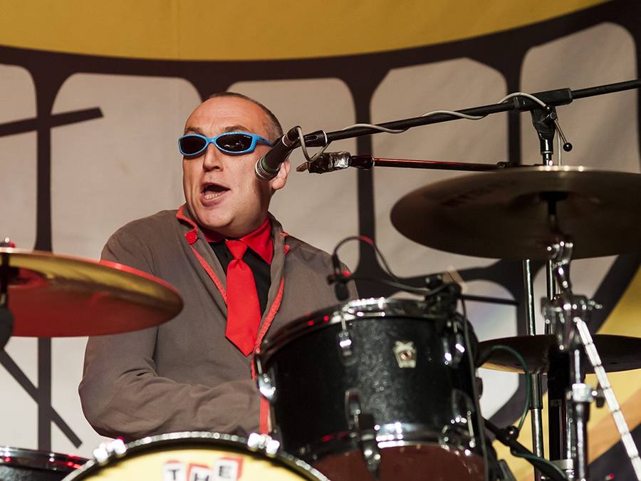 The Toy Dolls řádili ve vyprodané Akropoli: Vzduchem létalo pivo i balónky