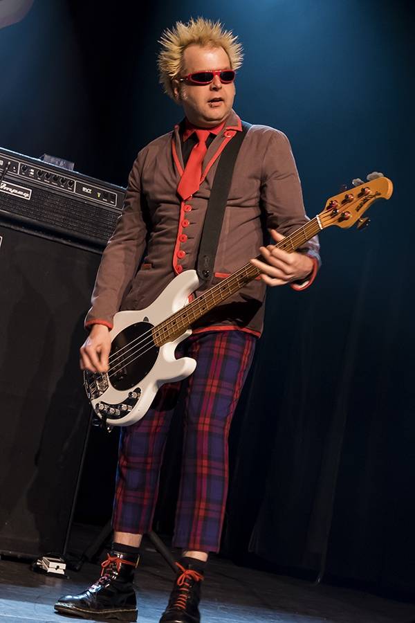 The Toy Dolls řádili ve vyprodané Akropoli: Vzduchem létalo pivo i balónky