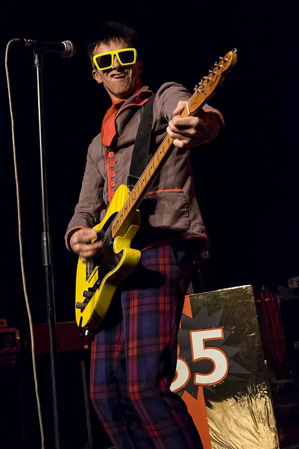 The Toy Dolls řádili ve vyprodané Akropoli: Vzduchem létalo pivo i balónky