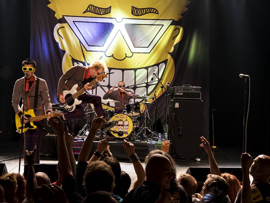 The Toy Dolls řádili ve vyprodané Akropoli: Vzduchem létalo pivo i balónky