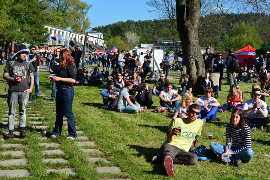 Brněnský Čarodějáles: Pohodovou atmosféru rozčeřili hvězdní Guano Apes