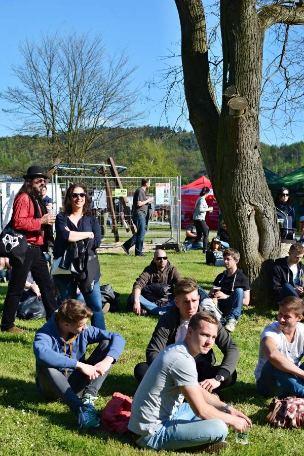 Brněnský Čarodějáles: Pohodovou atmosféru rozčeřili hvězdní Guano Apes