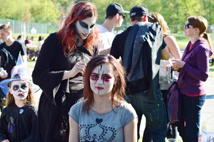 Brněnský Čarodějáles: Pohodovou atmosféru rozčeřili hvězdní Guano Apes