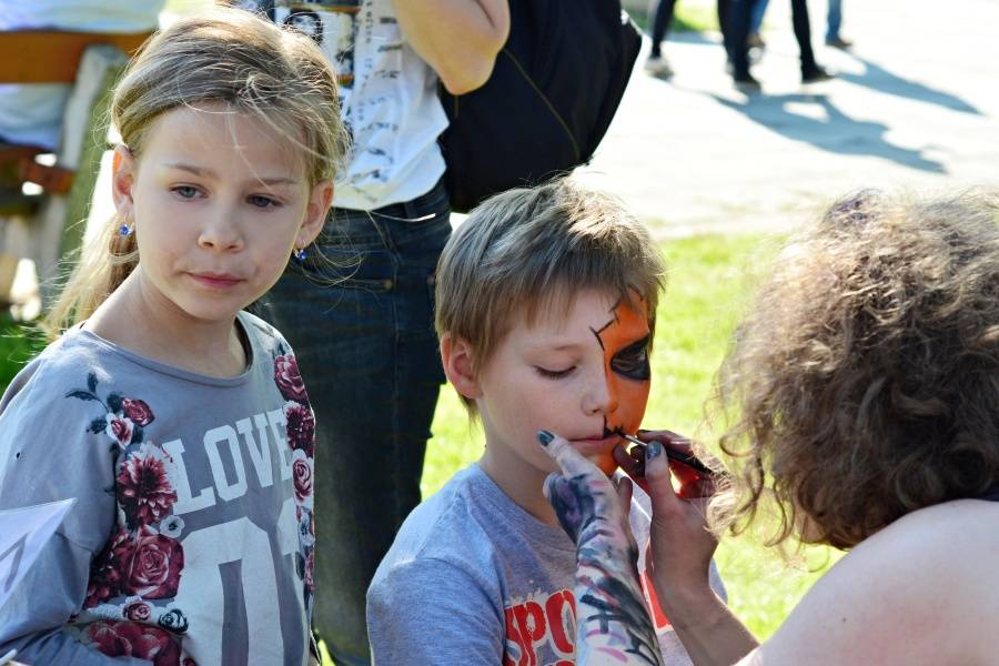 Brněnský Čarodějáles: Pohodovou atmosféru rozčeřili hvězdní Guano Apes