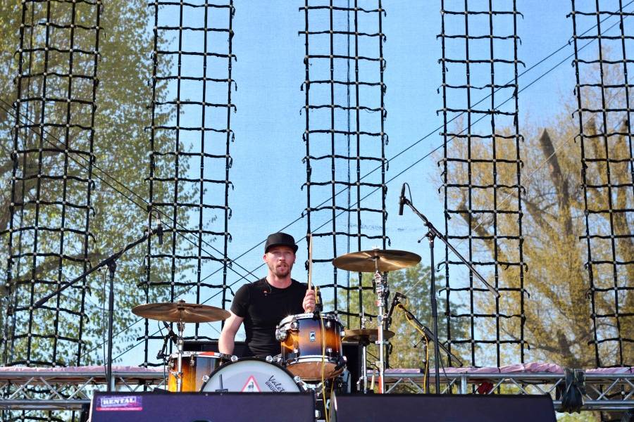 Brněnský Čarodějáles: Pohodovou atmosféru rozčeřili hvězdní Guano Apes