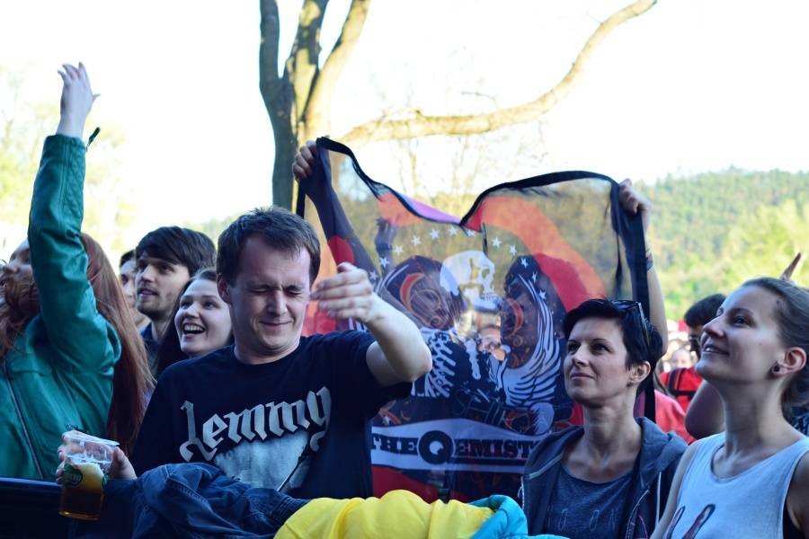 Brněnský Čarodějáles: Pohodovou atmosféru rozčeřili hvězdní Guano Apes