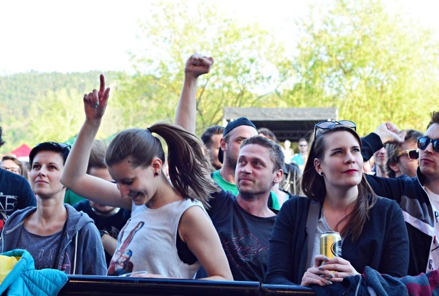 Brněnský Čarodějáles: Pohodovou atmosféru rozčeřili hvězdní Guano Apes