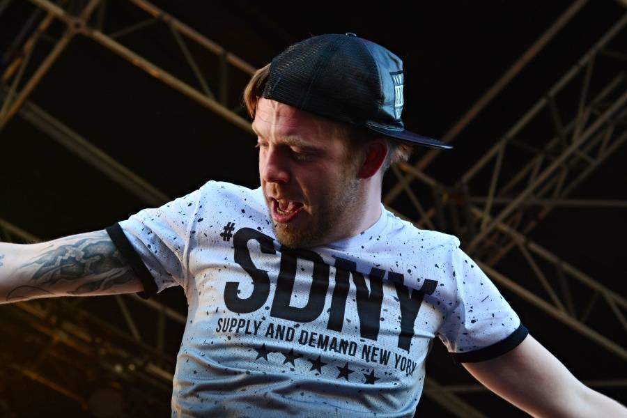 Brněnský Čarodějáles: Pohodovou atmosféru rozčeřili hvězdní Guano Apes