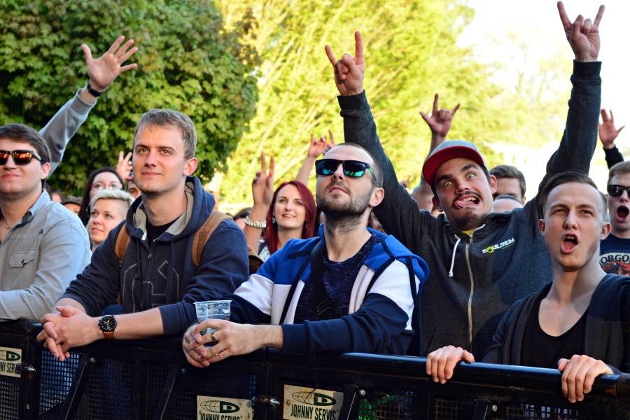 Brněnský Čarodějáles: Pohodovou atmosféru rozčeřili hvězdní Guano Apes