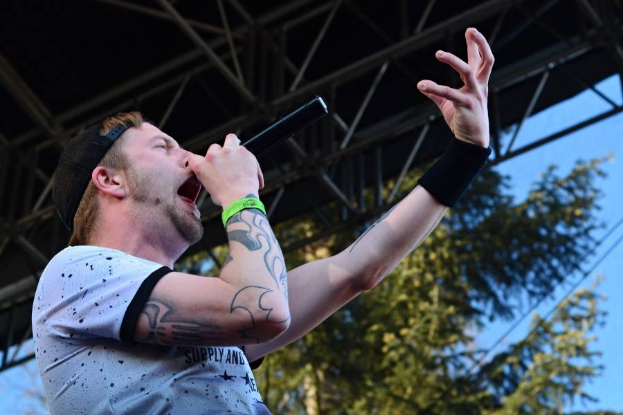 Brněnský Čarodějáles: Pohodovou atmosféru rozčeřili hvězdní Guano Apes