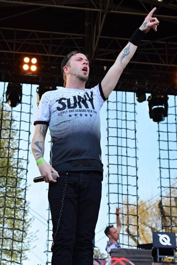 Brněnský Čarodějáles: Pohodovou atmosféru rozčeřili hvězdní Guano Apes