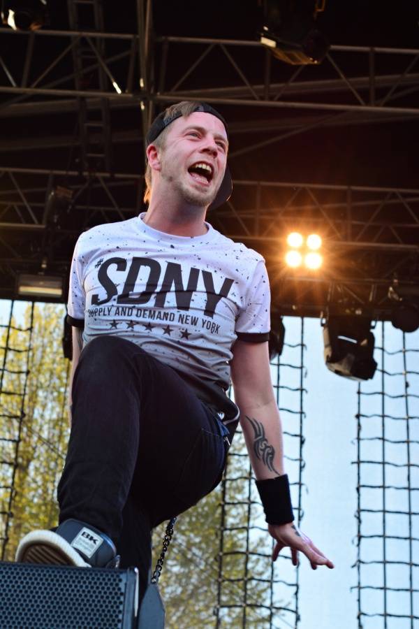 Brněnský Čarodějáles: Pohodovou atmosféru rozčeřili hvězdní Guano Apes