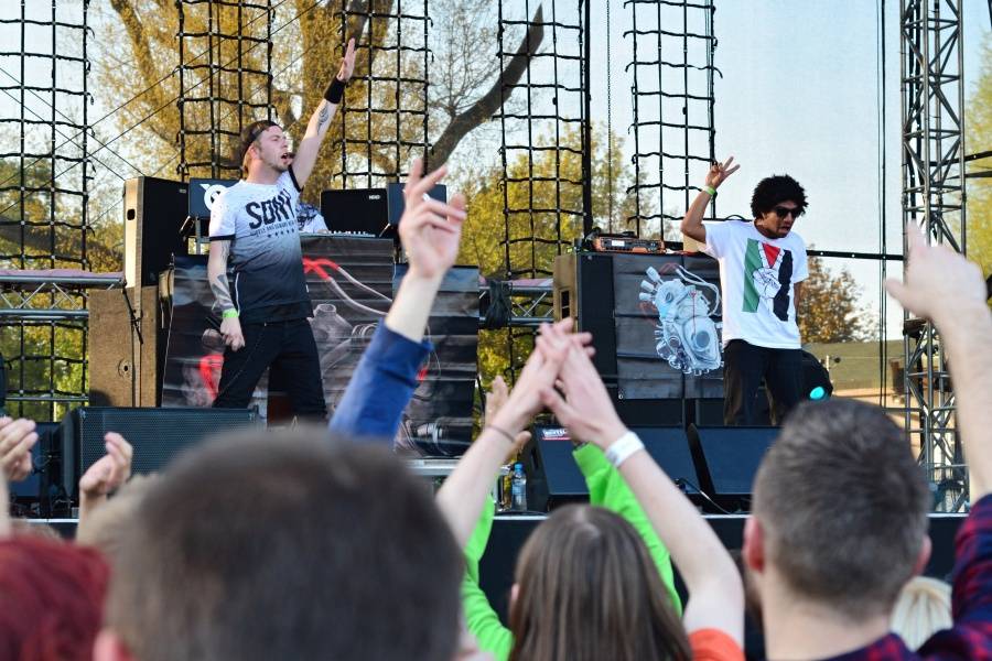 Brněnský Čarodějáles: Pohodovou atmosféru rozčeřili hvězdní Guano Apes