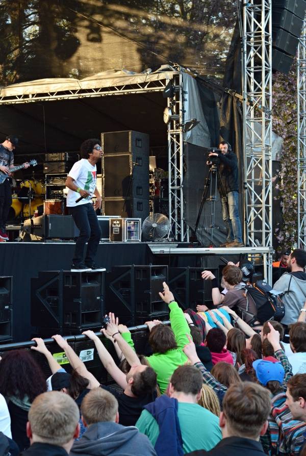 Brněnský Čarodějáles: Pohodovou atmosféru rozčeřili hvězdní Guano Apes