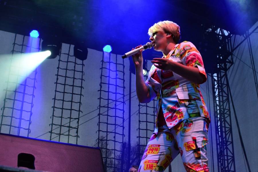 Brněnský Čarodějáles: Pohodovou atmosféru rozčeřili hvězdní Guano Apes