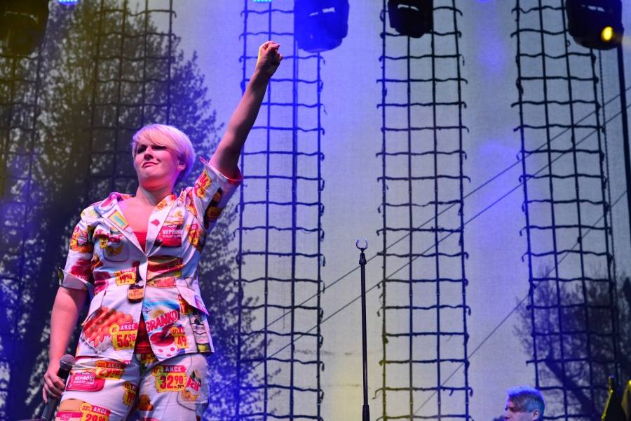 Brněnský Čarodějáles: Pohodovou atmosféru rozčeřili hvězdní Guano Apes