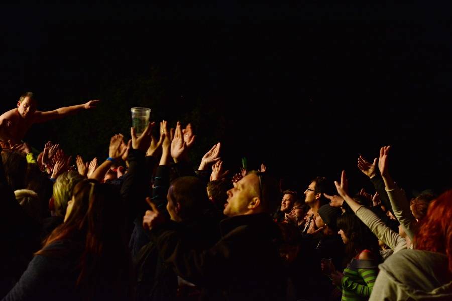 Brněnský Čarodějáles: Pohodovou atmosféru rozčeřili hvězdní Guano Apes