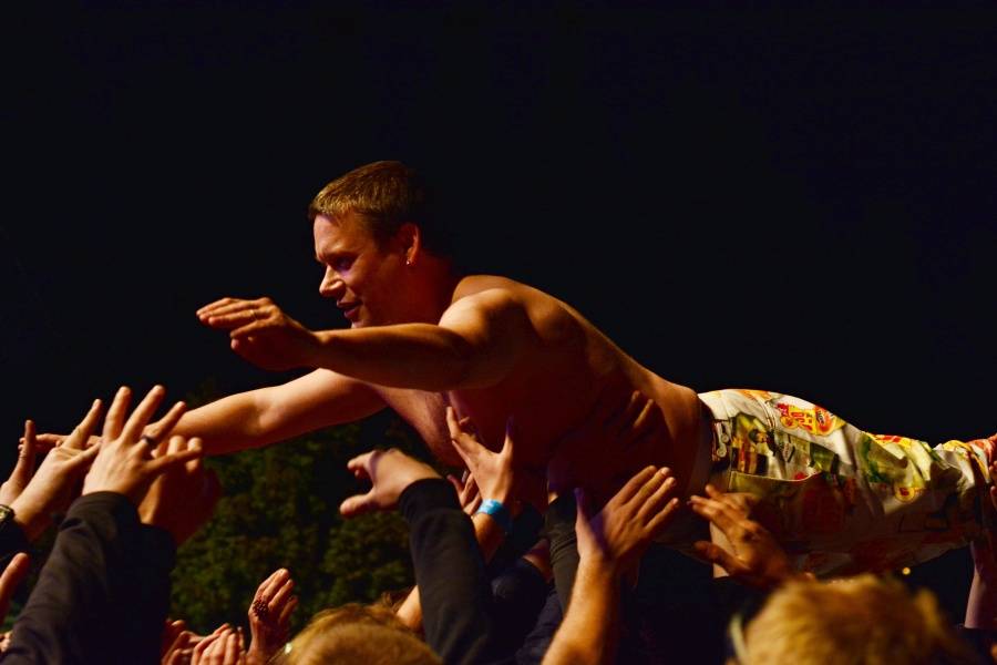 Brněnský Čarodějáles: Pohodovou atmosféru rozčeřili hvězdní Guano Apes