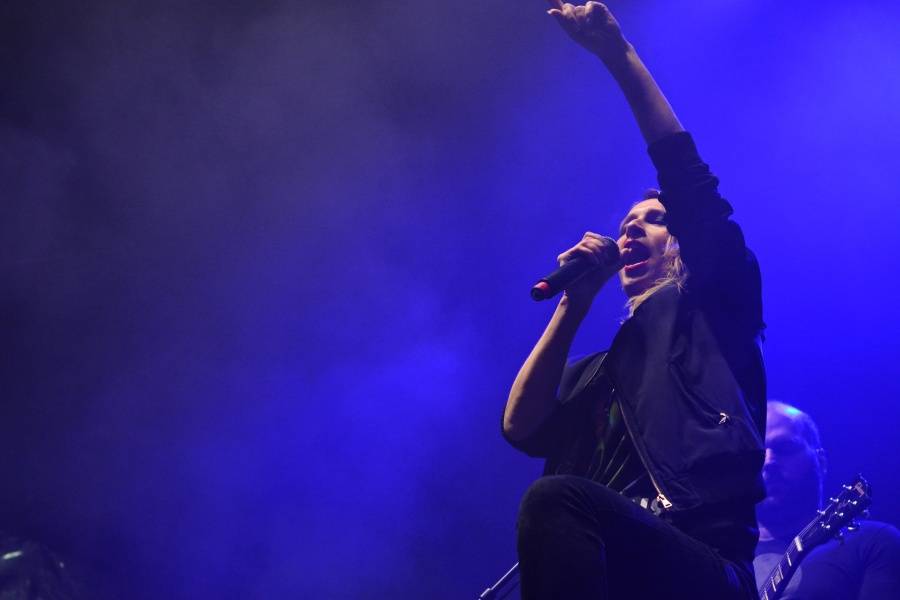 Brněnský Čarodějáles: Pohodovou atmosféru rozčeřili hvězdní Guano Apes