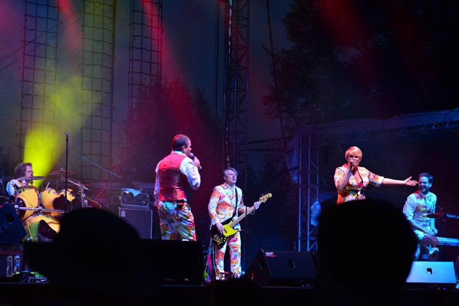 Brněnský Čarodějáles: Pohodovou atmosféru rozčeřili hvězdní Guano Apes