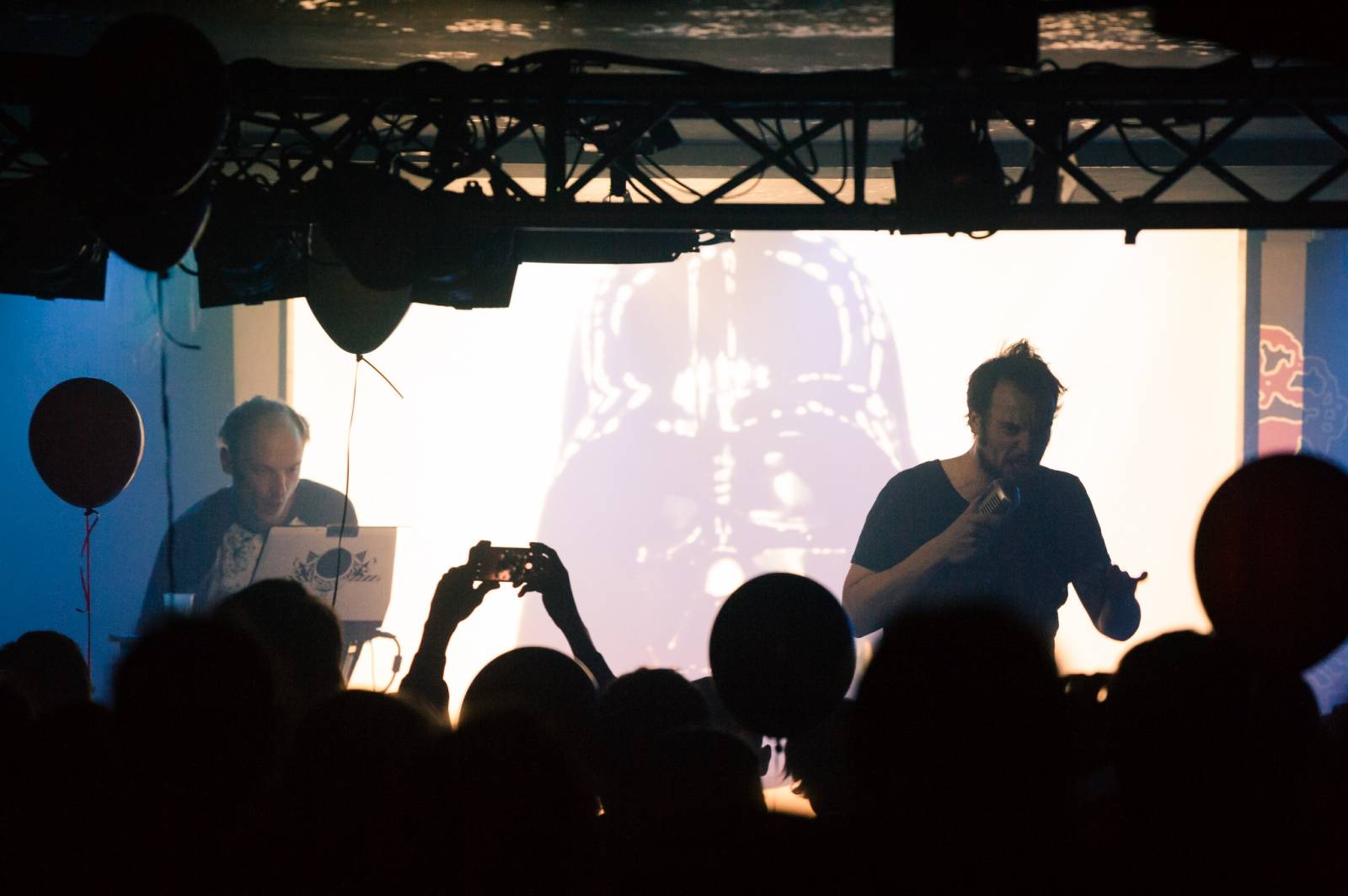 Ruští Little Big a Schwarzprior v Rock Café: hlavní bylo přežít