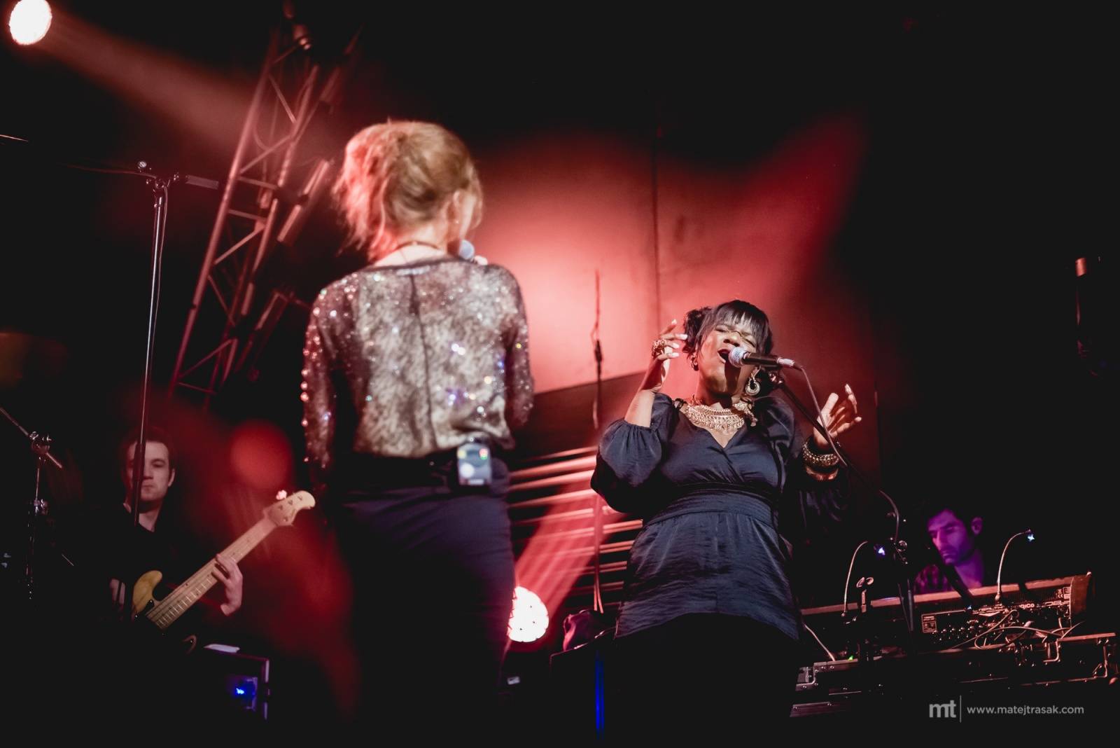 Selah Sue a Emma Smetana okouzlily fanoušky v Roxy