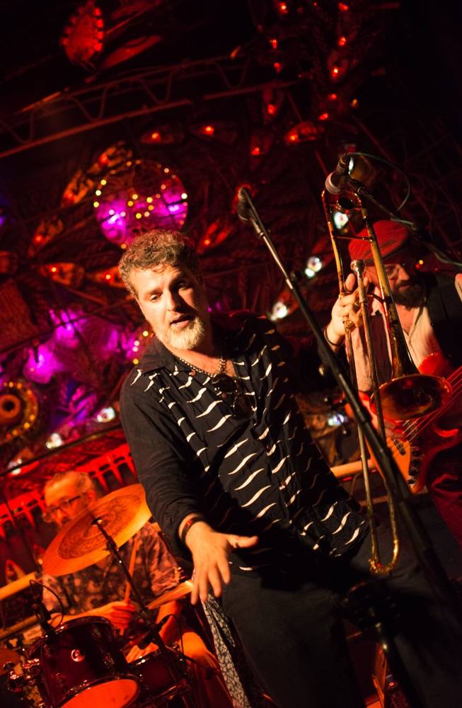 Květy v Crossu: krásná hudba, přátelská atmosféra a jako bonus Babbutzi Orkestar