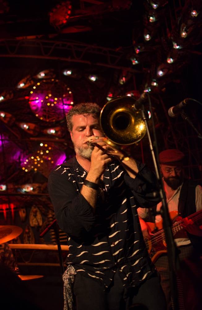 Květy v Crossu: krásná hudba, přátelská atmosféra a jako bonus Babbutzi Orkestar