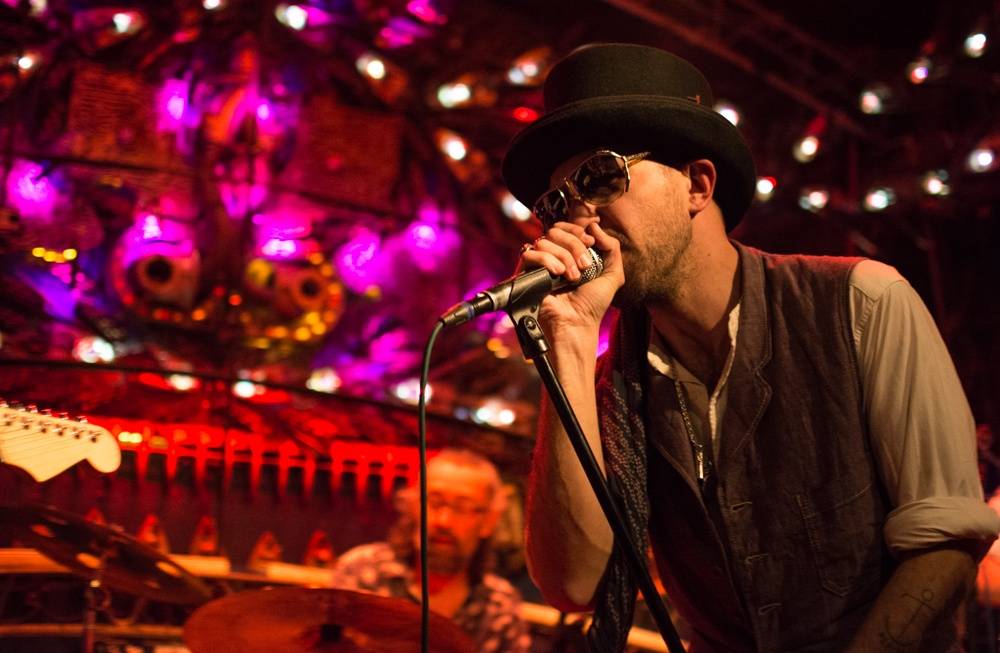 Květy v Crossu: krásná hudba, přátelská atmosféra a jako bonus Babbutzi Orkestar