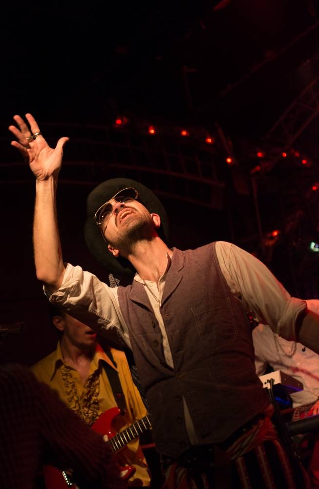 Květy v Crossu: krásná hudba, přátelská atmosféra a jako bonus Babbutzi Orkestar