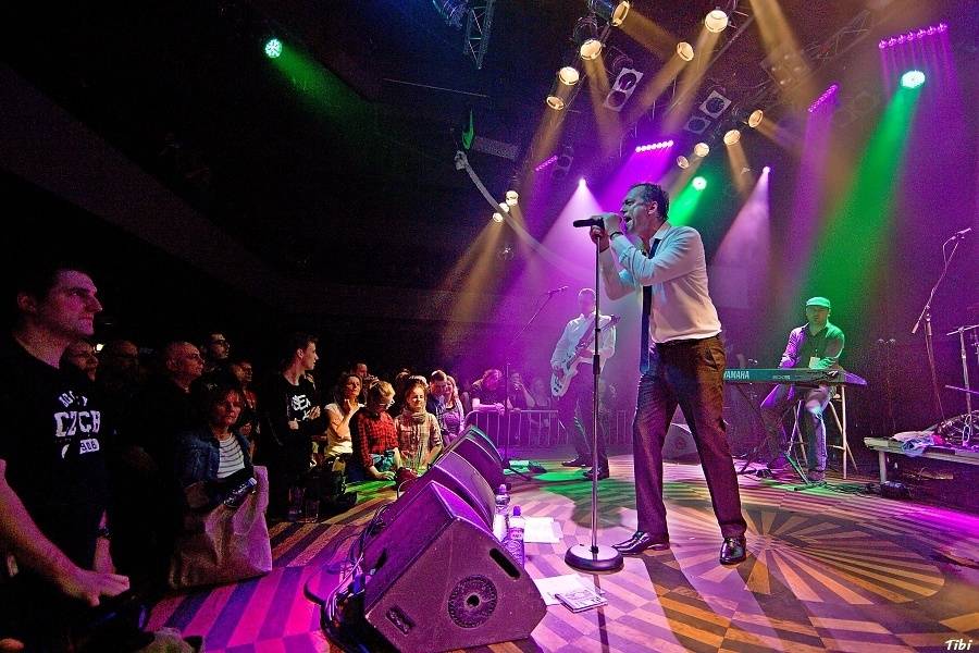 Viktor Dyk a WAW křtili v Lucerna Music Baru. Přišli Vojta Kotek, Jakub Prachař i Martin Písařík