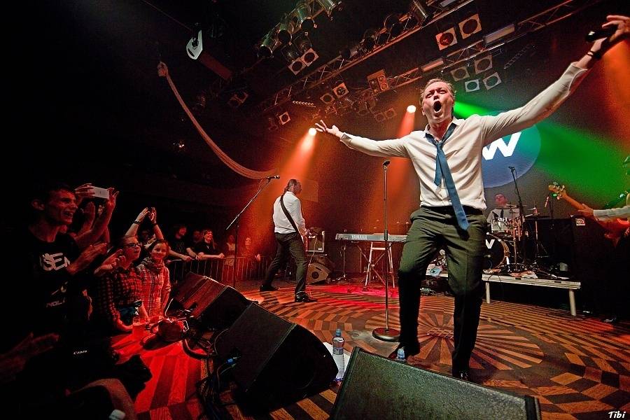 Viktor Dyk a WAW křtili v Lucerna Music Baru. Přišli Vojta Kotek, Jakub Prachař i Martin Písařík