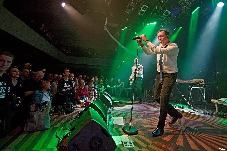 Viktor Dyk a WAW křtili v Lucerna Music Baru. Přišli Vojta Kotek, Jakub Prachař i Martin Písařík