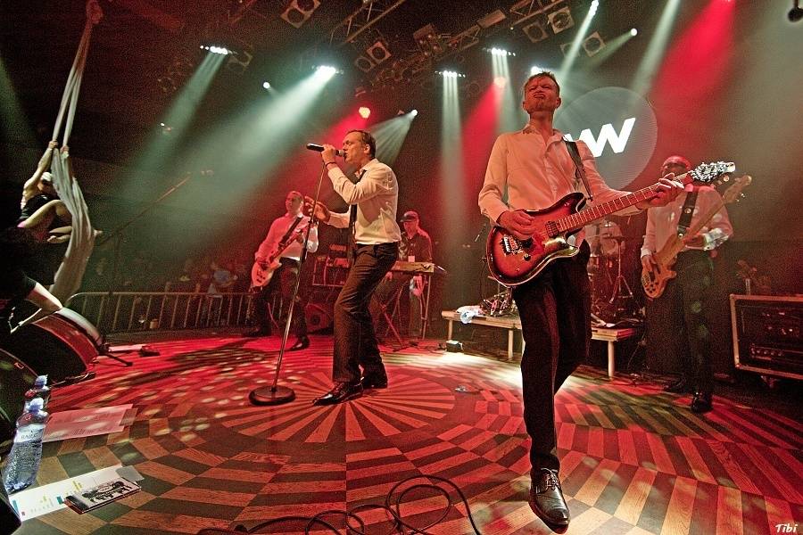 Viktor Dyk a WAW křtili v Lucerna Music Baru. Přišli Vojta Kotek, Jakub Prachař i Martin Písařík