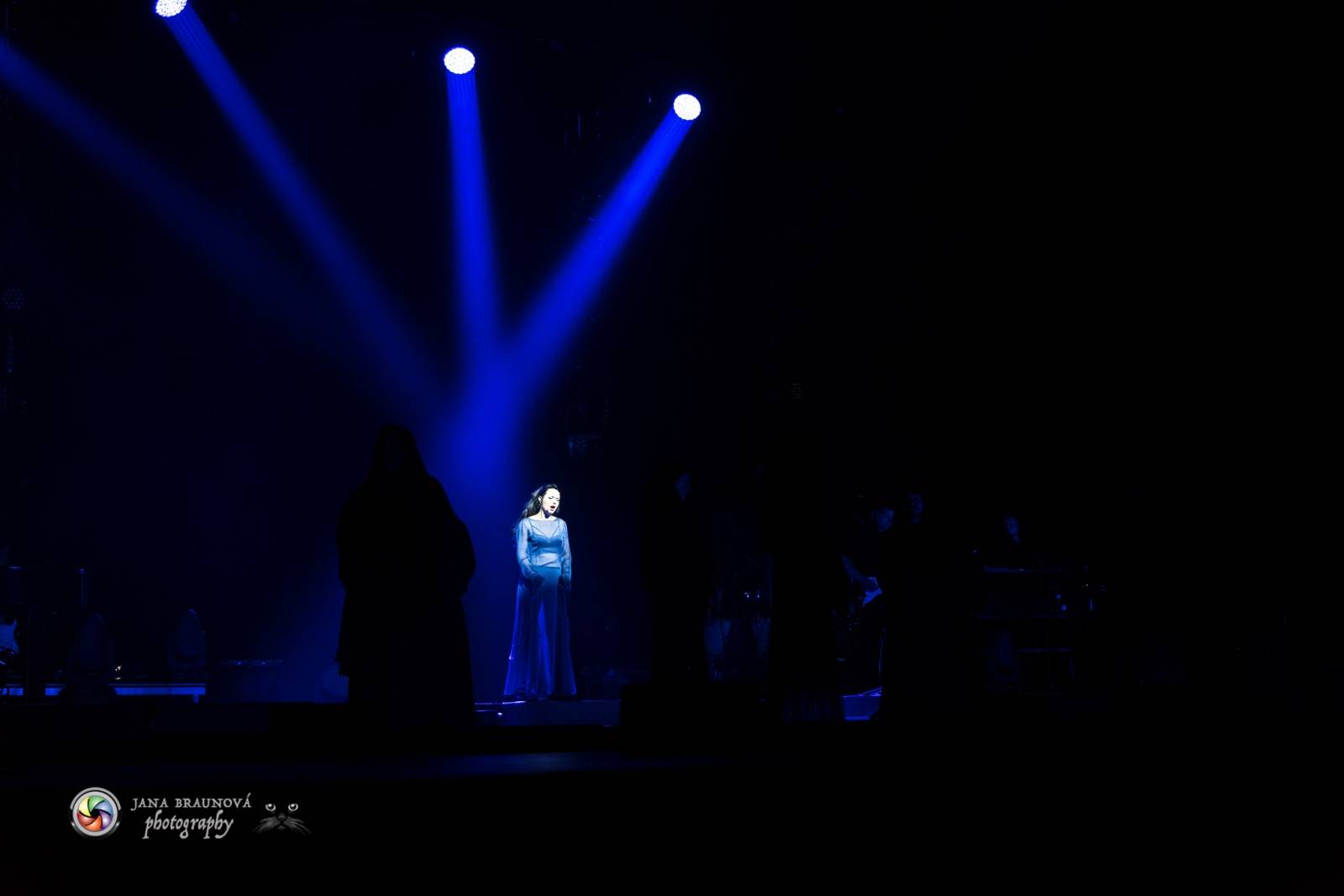 Gregorian ohromili svými chorály a světelnou show Prahu