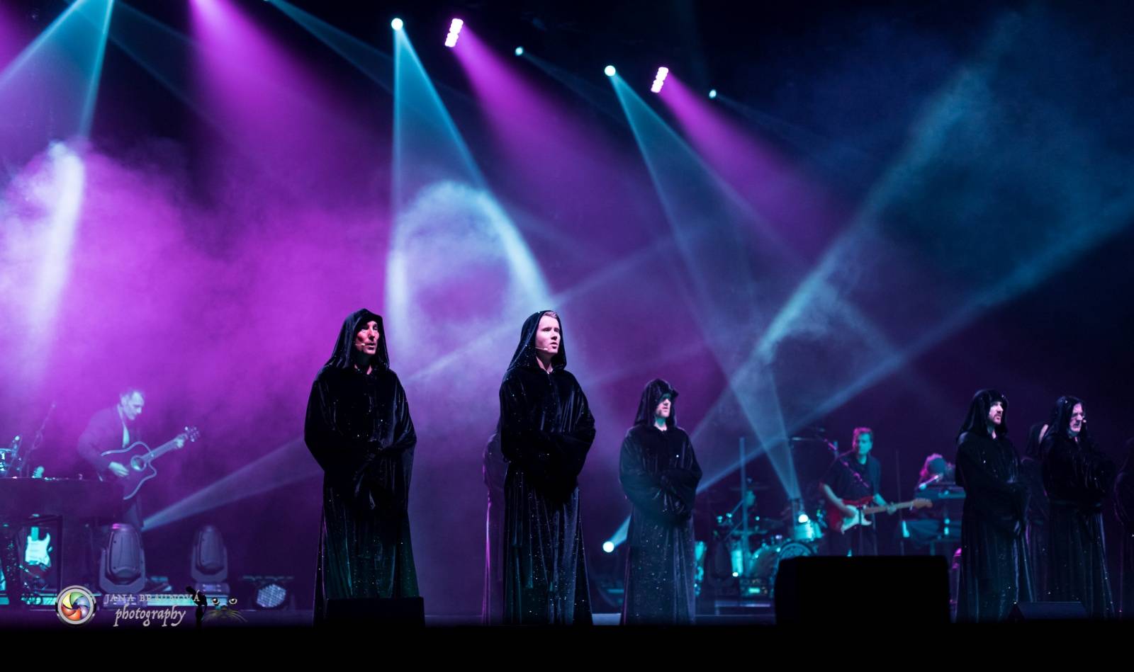 Gregorian ohromili svými chorály a světelnou show Prahu