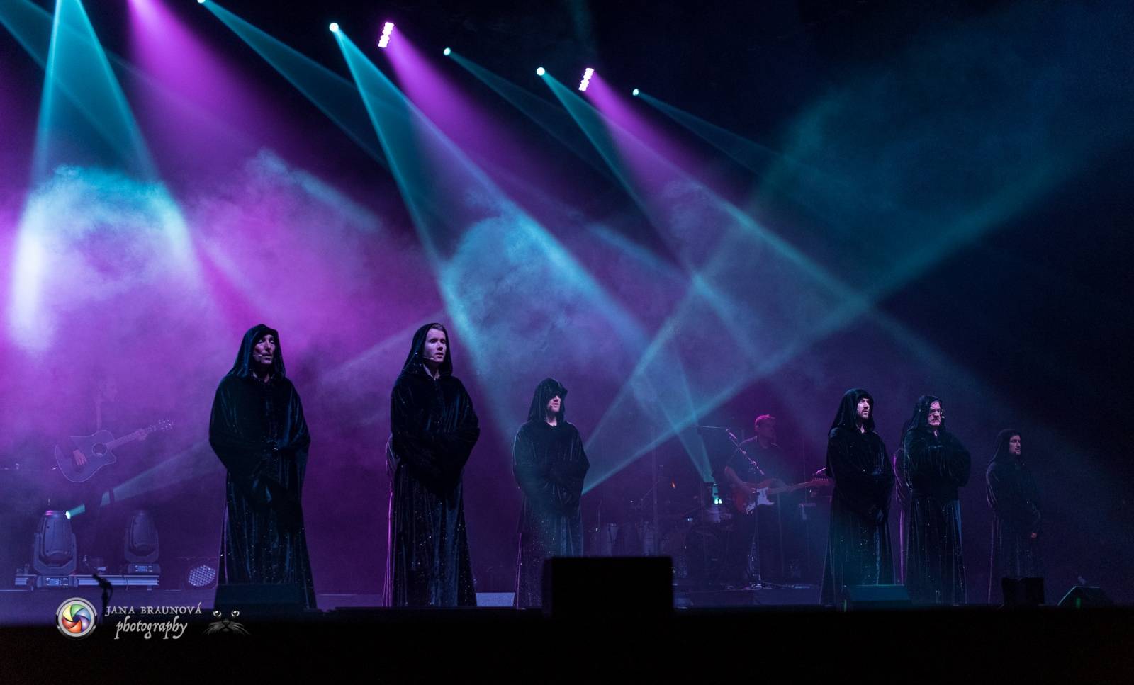 Gregorian ohromili svými chorály a světelnou show Prahu