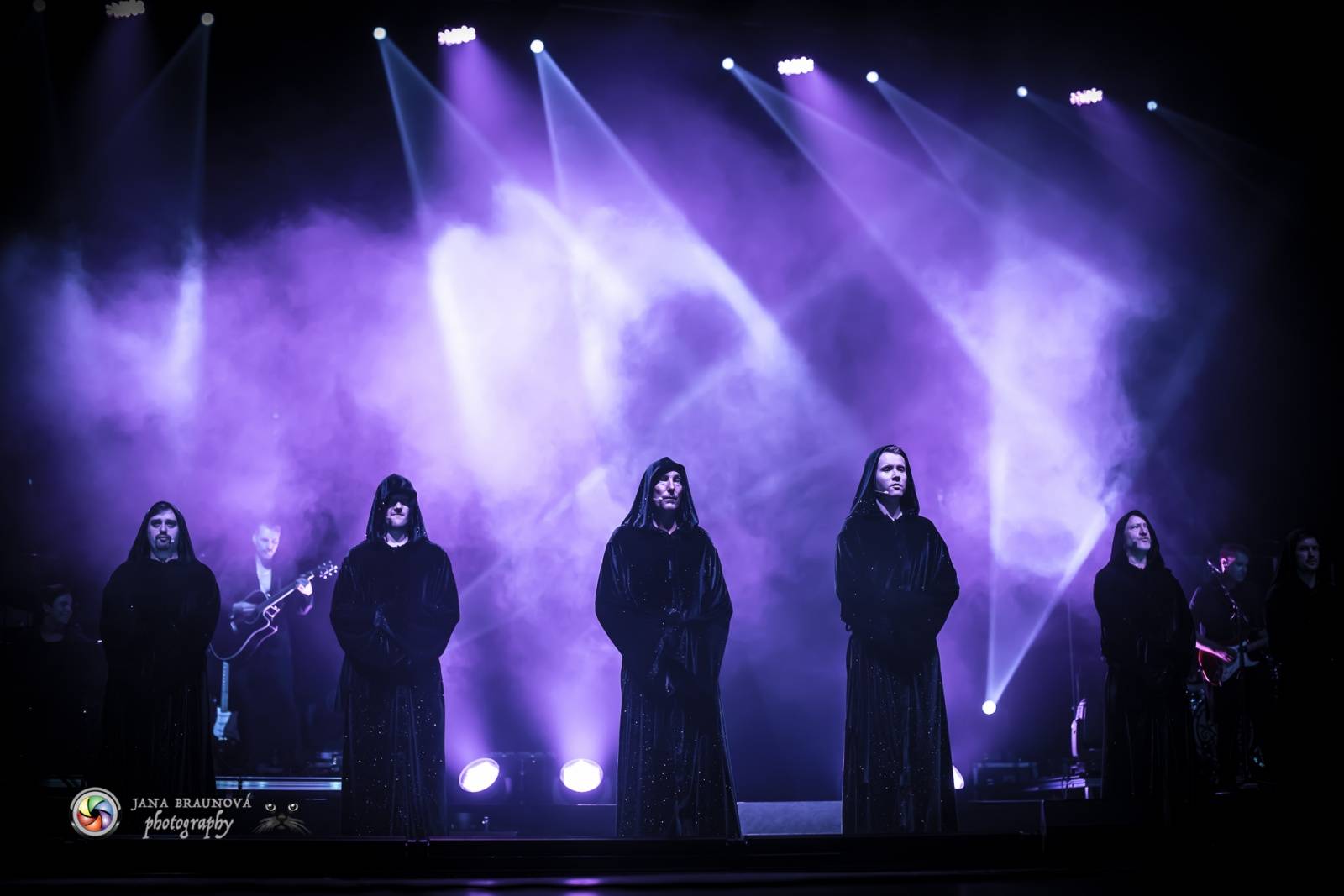 Gregorian ohromili svými chorály a světelnou show Prahu
