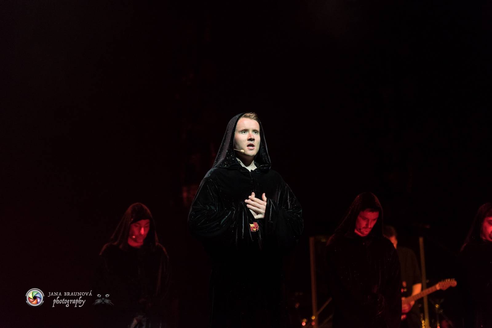 Gregorian ohromili svými chorály a světelnou show Prahu