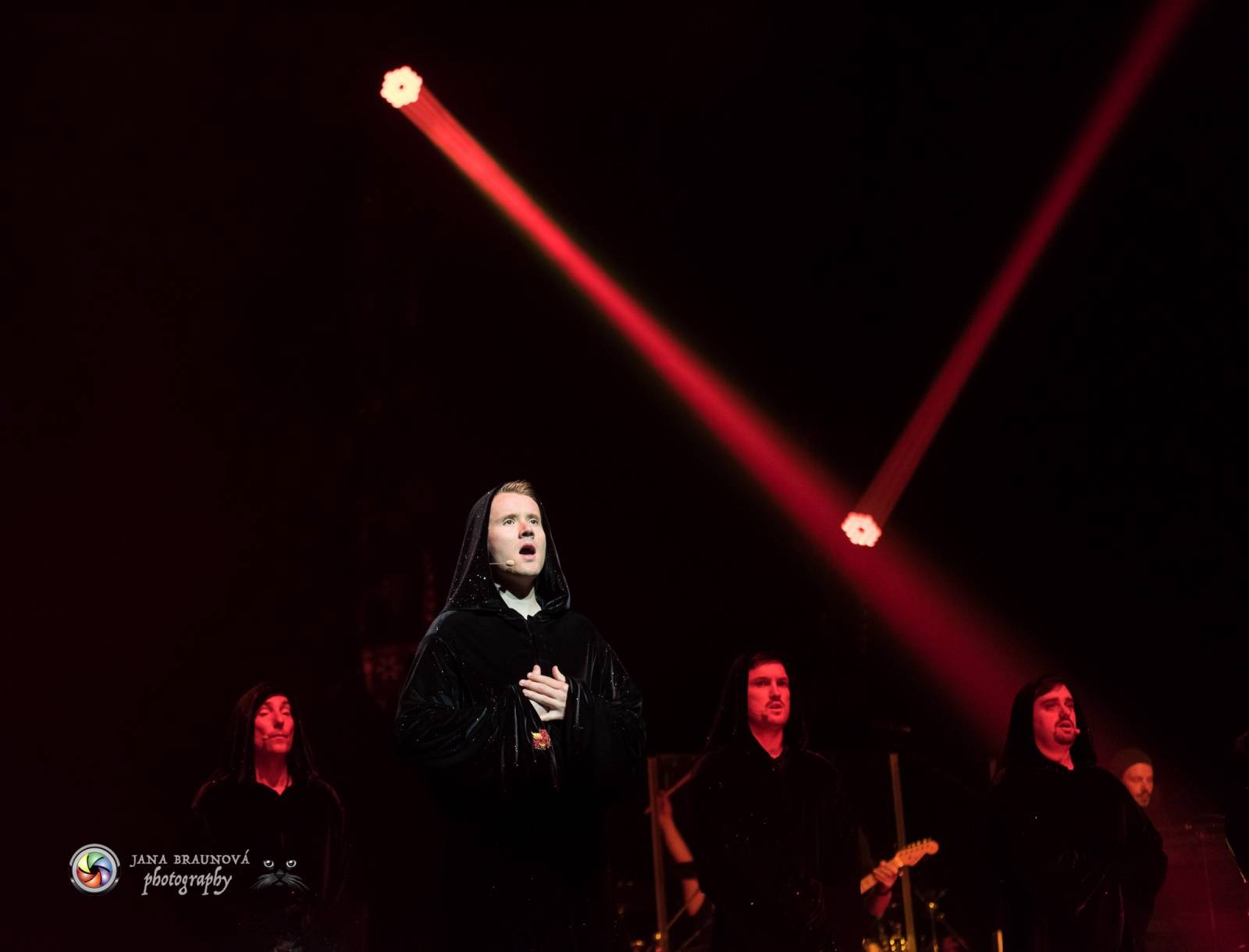 Gregorian ohromili svými chorály a světelnou show Prahu