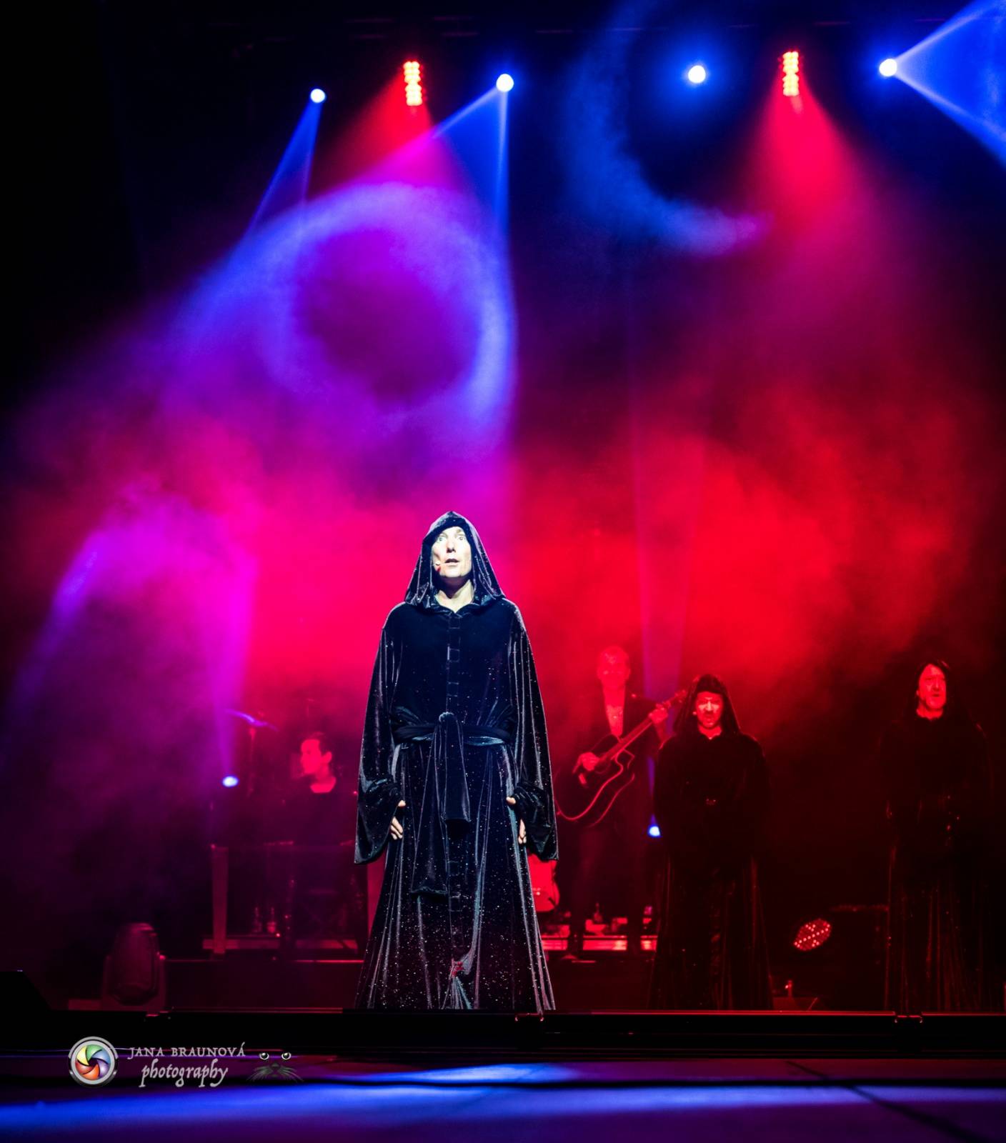 Gregorian ohromili svými chorály a světelnou show Prahu