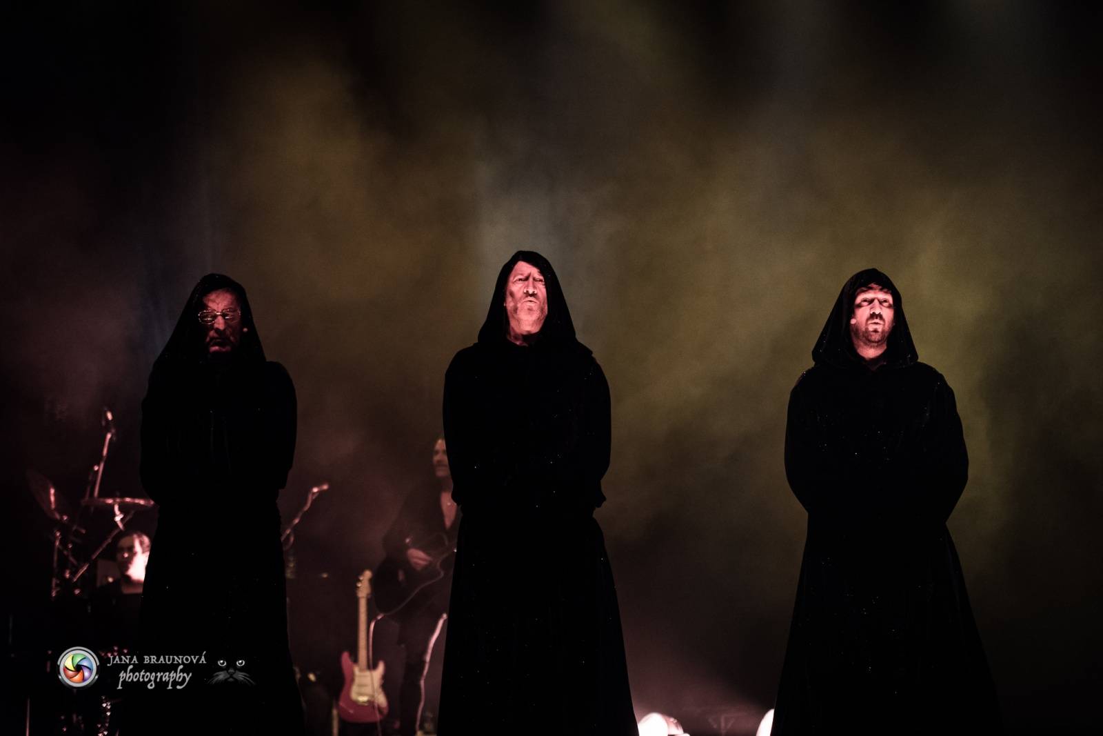 Gregorian ohromili svými chorály a světelnou show Prahu