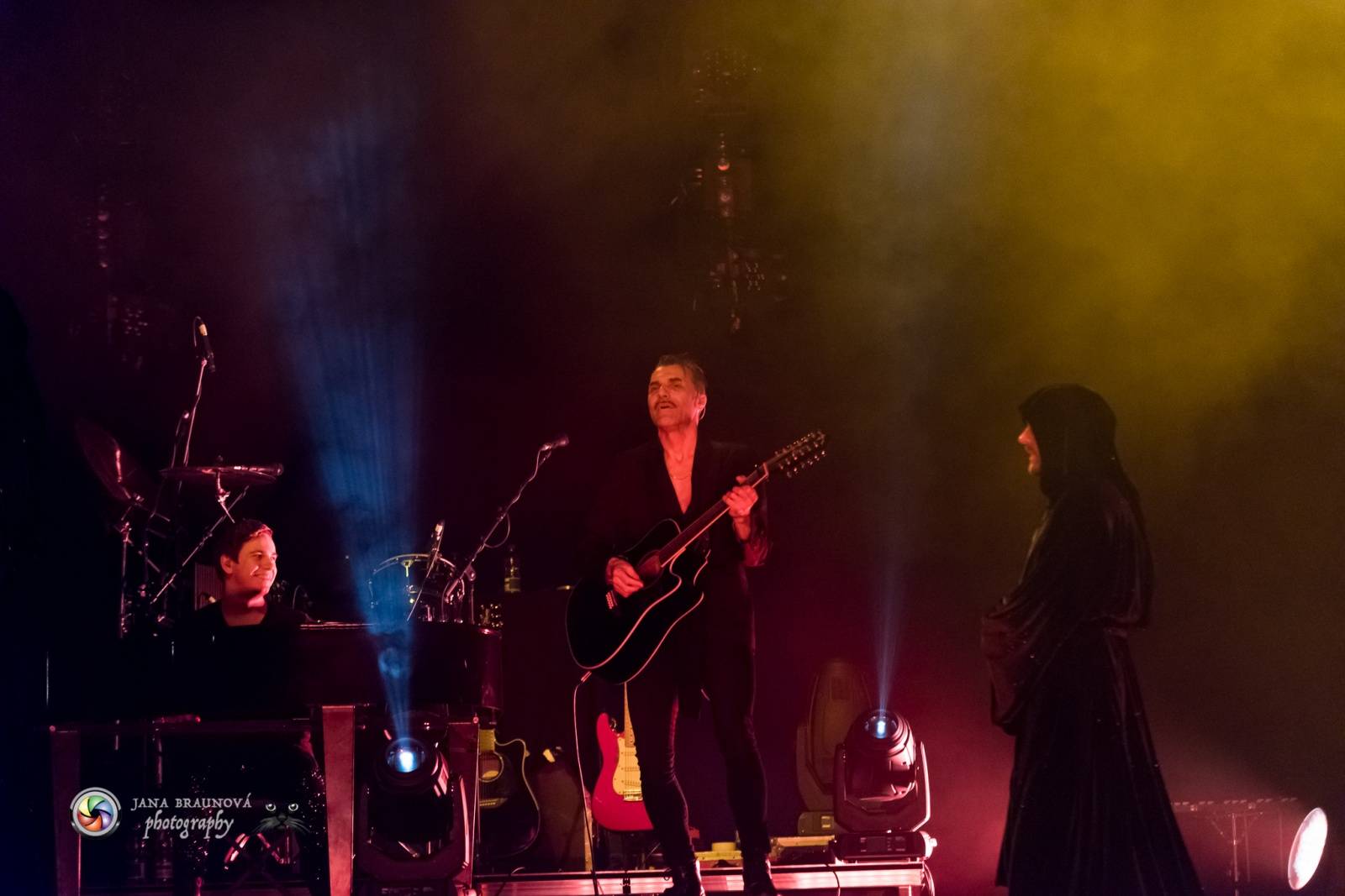 Gregorian ohromili svými chorály a světelnou show Prahu