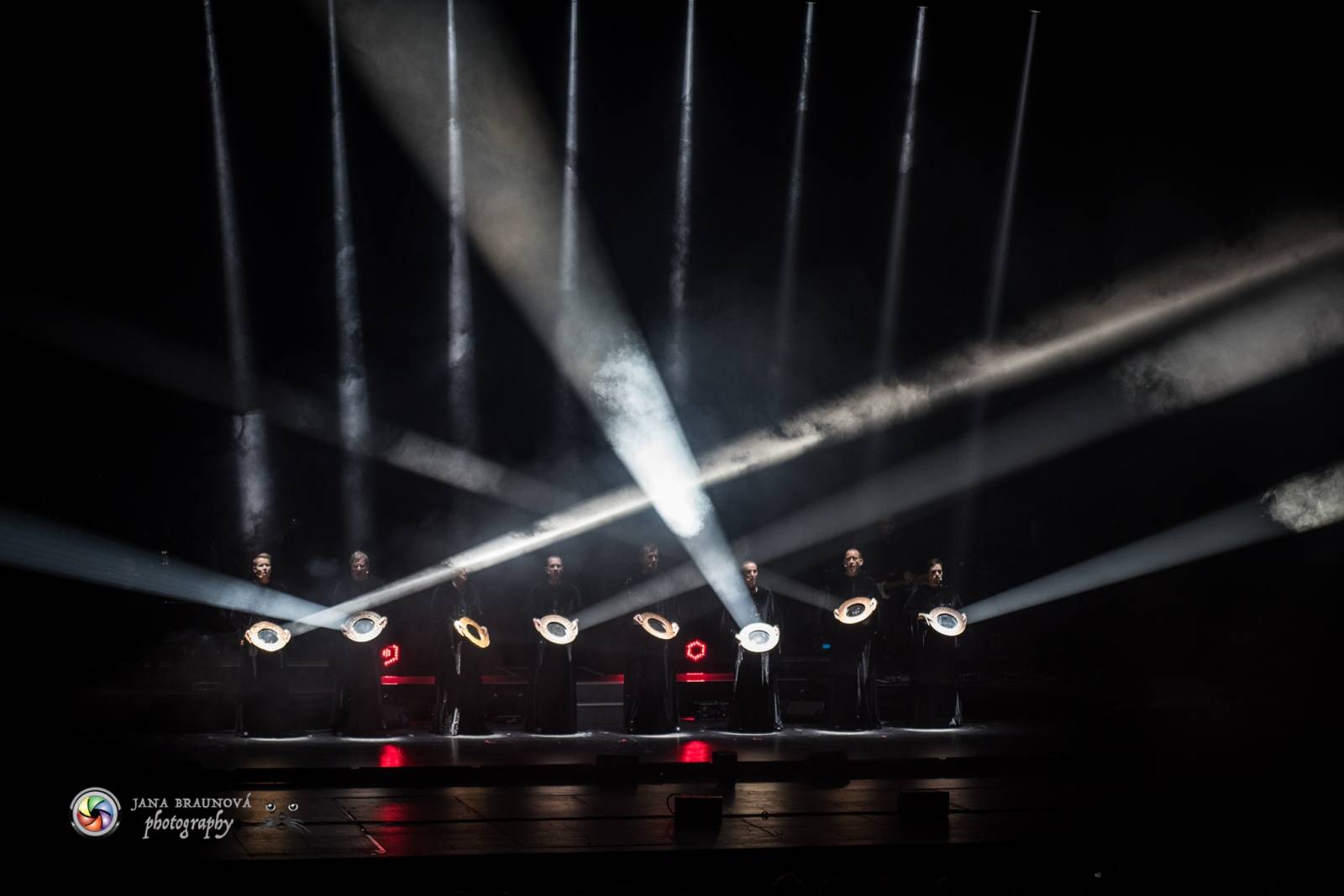 Gregorian ohromili svými chorály a světelnou show Prahu