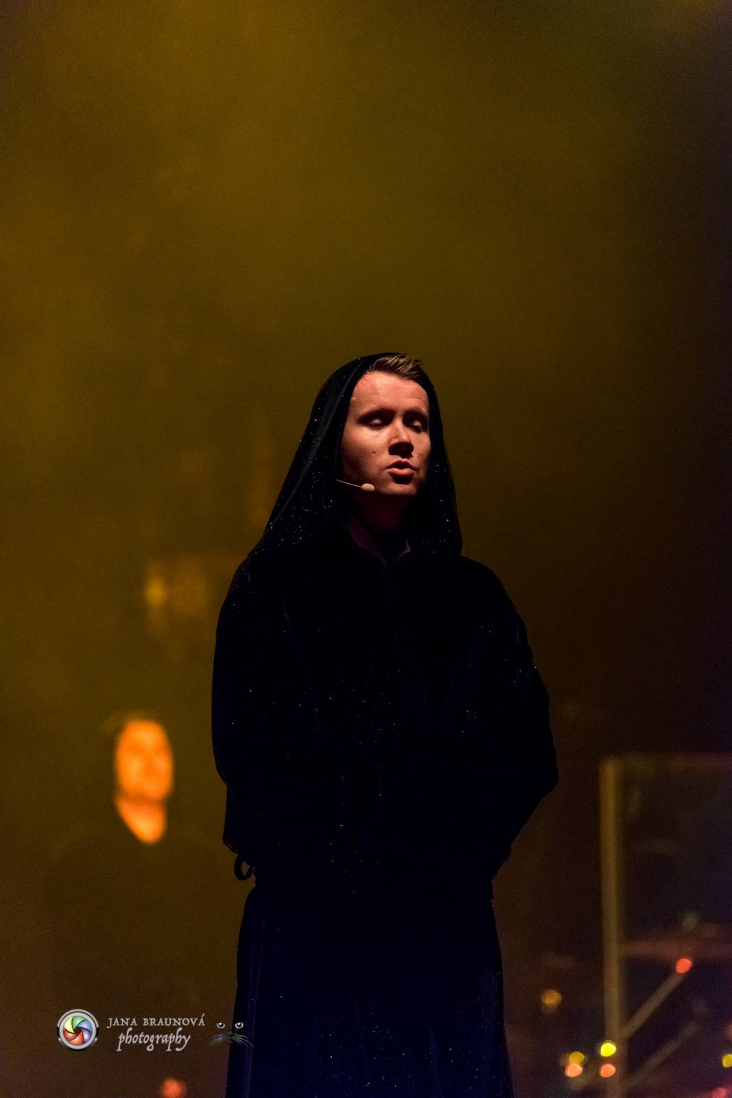 Gregorian ohromili svými chorály a světelnou show Prahu