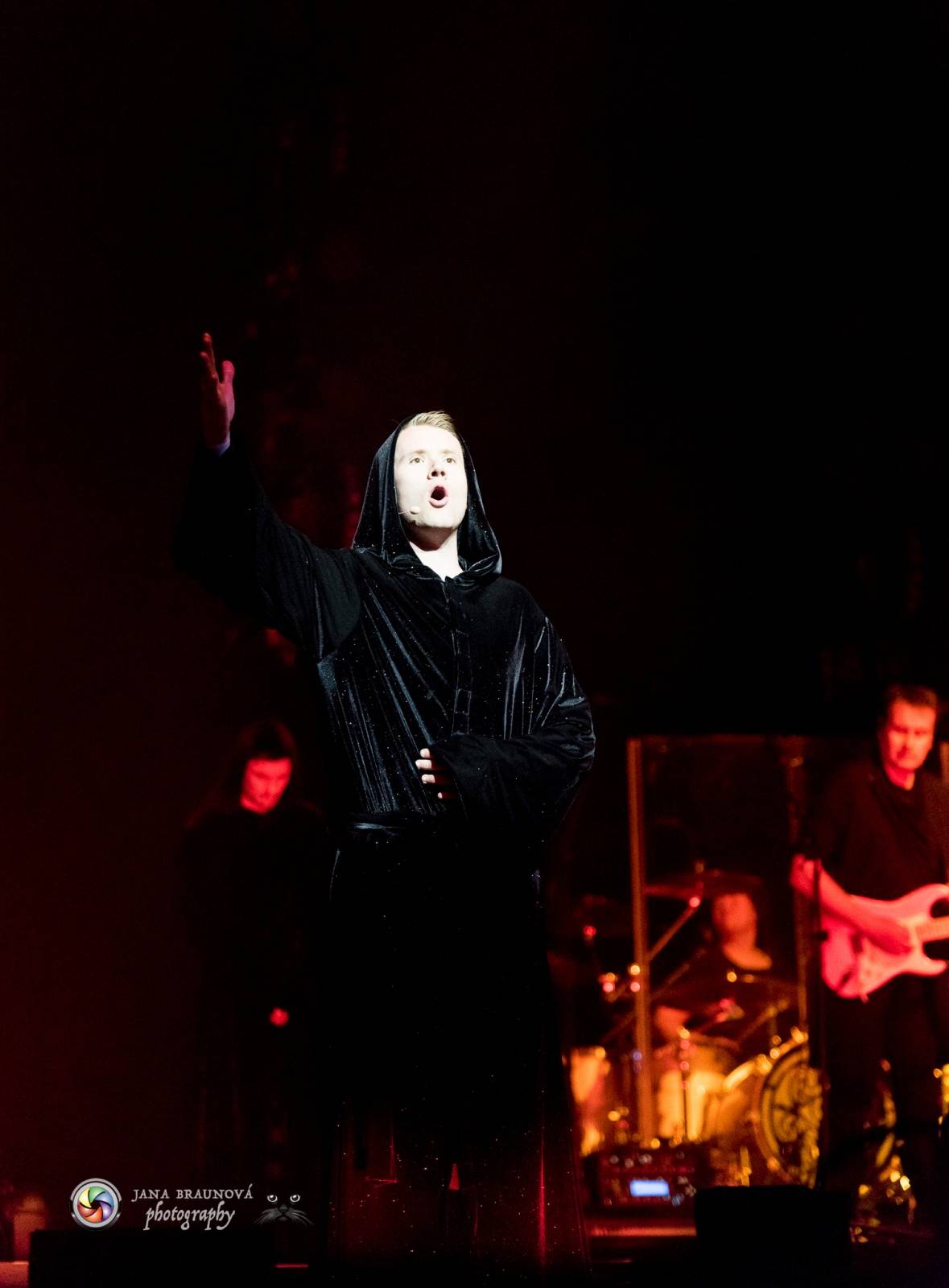 Gregorian ohromili svými chorály a světelnou show Prahu