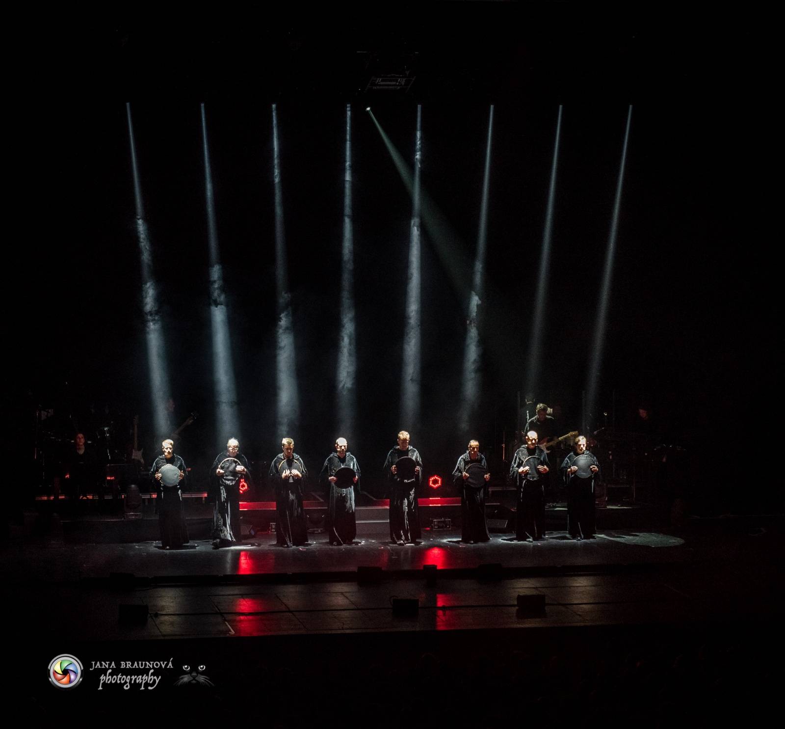 Gregorian ohromili svými chorály a světelnou show Prahu