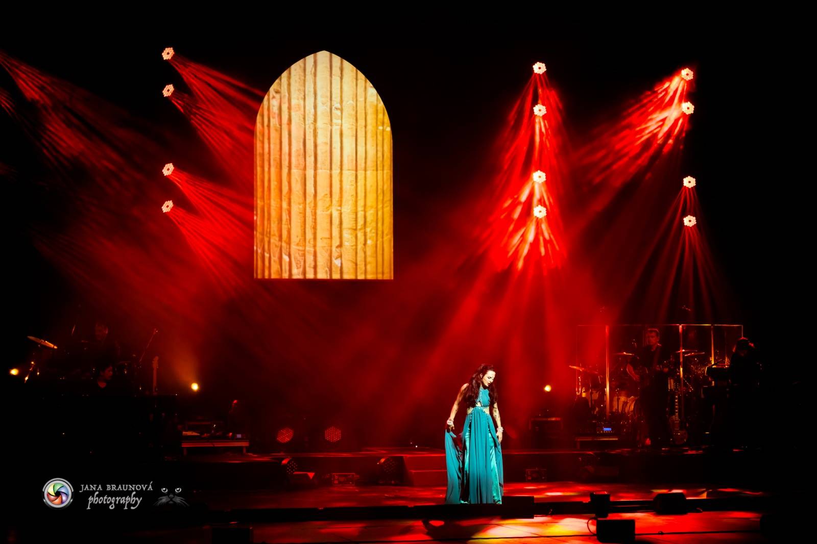 Gregorian ohromili svými chorály a světelnou show Prahu