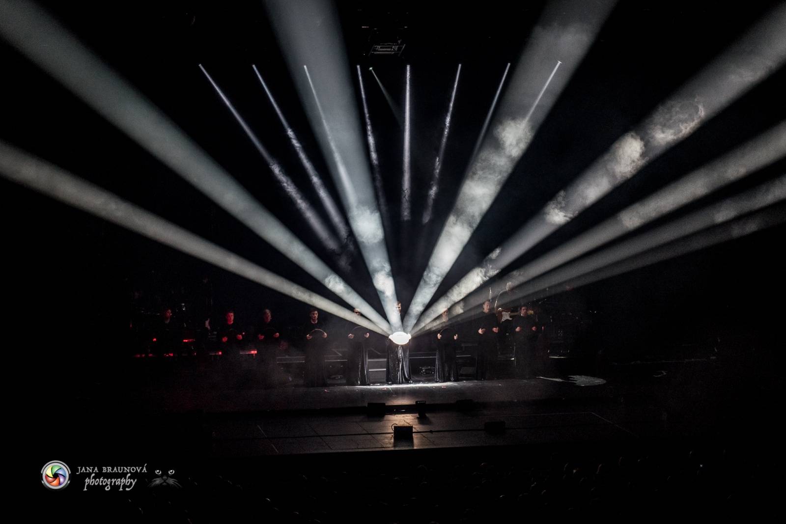 Gregorian ohromili svými chorály a světelnou show Prahu